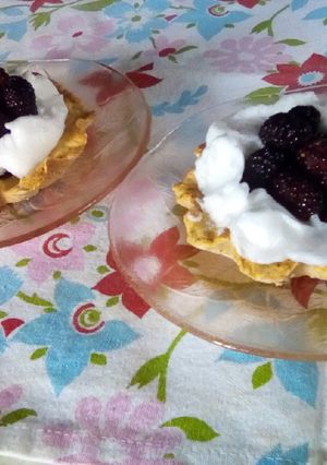 Una foto de Pastelitos con moras 🍥⟵⁠(⁠๑⁠¯⁠◡⁠¯⁠๑⁠)