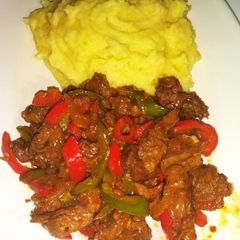 A picture of Mashed potatoes and beef stir fry.