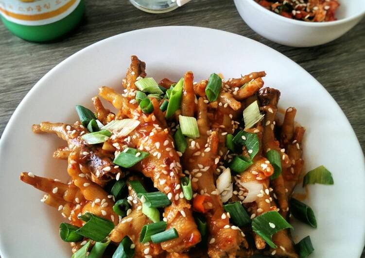 Maeun Dakbal Gochujang — Ceker Pedas Korea