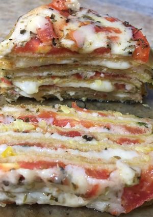 Una foto de Torre de zapallitos al horno rellenos con tomate y queso