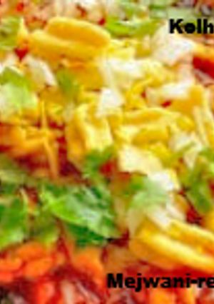 A picture of Spicy Kolhapuri Misal Pav.