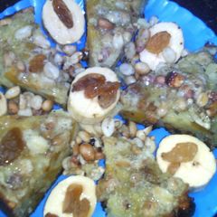 A picture of Peanut and banana egg pie.