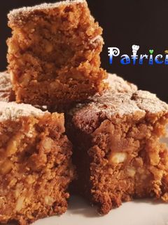 Una foto de Brownie de chocolate blanco con avellanas en panificadora
