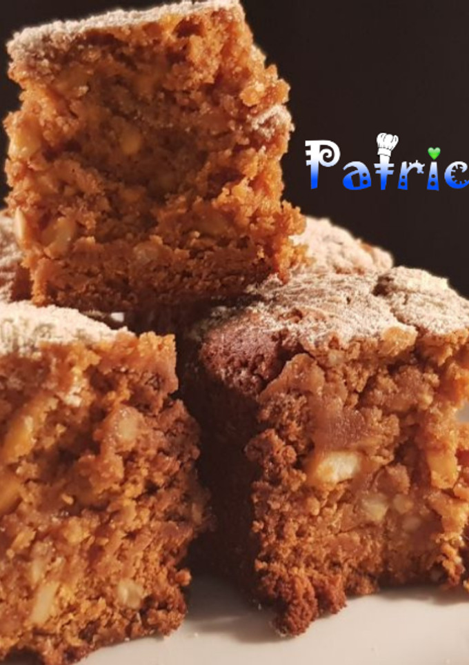 Una foto de Brownie de chocolate blanco con avellanas en panificadora