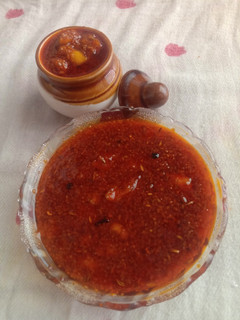 ગોળ કેરીનું અથાણું (Gol Keri Athanu Recipe In Gujarati) રેસીપી મુખ્ય ફોટો