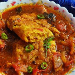 A picture of Dim er tok egg omelette in sweet sour and spicy gravy.