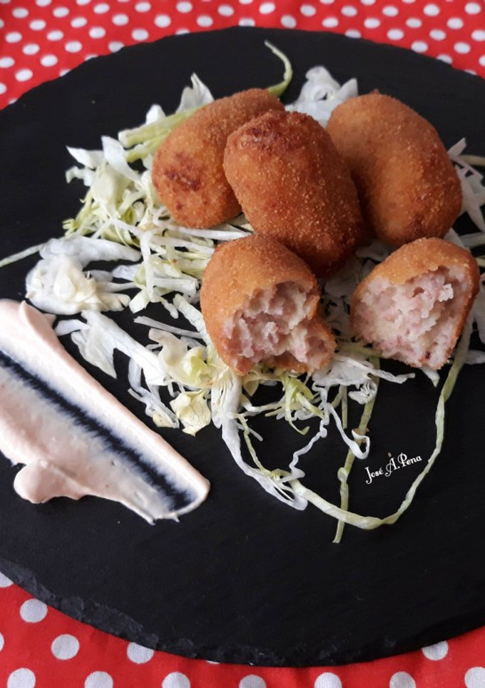 Una foto de Croquetas de carne picada y bechamel