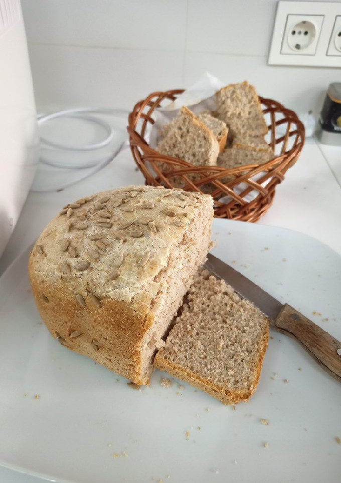 Una foto de Pan semi integral en panificadora