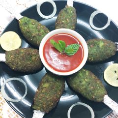 A picture of Hare Chana and Hare Matter Ke Kebabs.