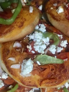 صورة لوصفة ميني بيتزااسفنجيه طريه بالخضار 🍕