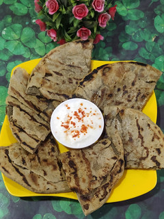 બાજરી ના રોટલા (Bajri Rotla Recipe In Gujarati) રેસીપી મુખ્ય ફોટો