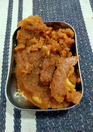 A picture of Makhandi Halwa.
