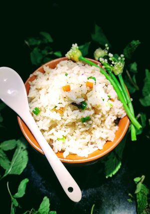 A picture of Burnt garlic fried rice.