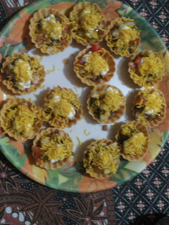 સ્પ્રાઉટ બાસ્કેટ ચાટ રેસીપી મુખ્ય ફોટો