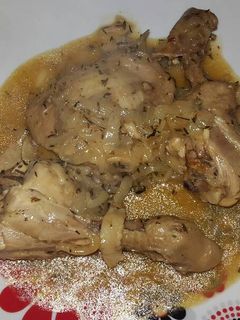 Una foto de Pollo en salsa de cebolla