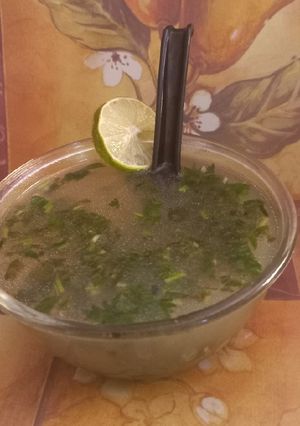 લેમન કોરીએન્ડર ક્લિયર સૂપ(Lemon Coriander Clear Soup Recipe In Gujarati) રેસીપી મુખ્ય ફોટો