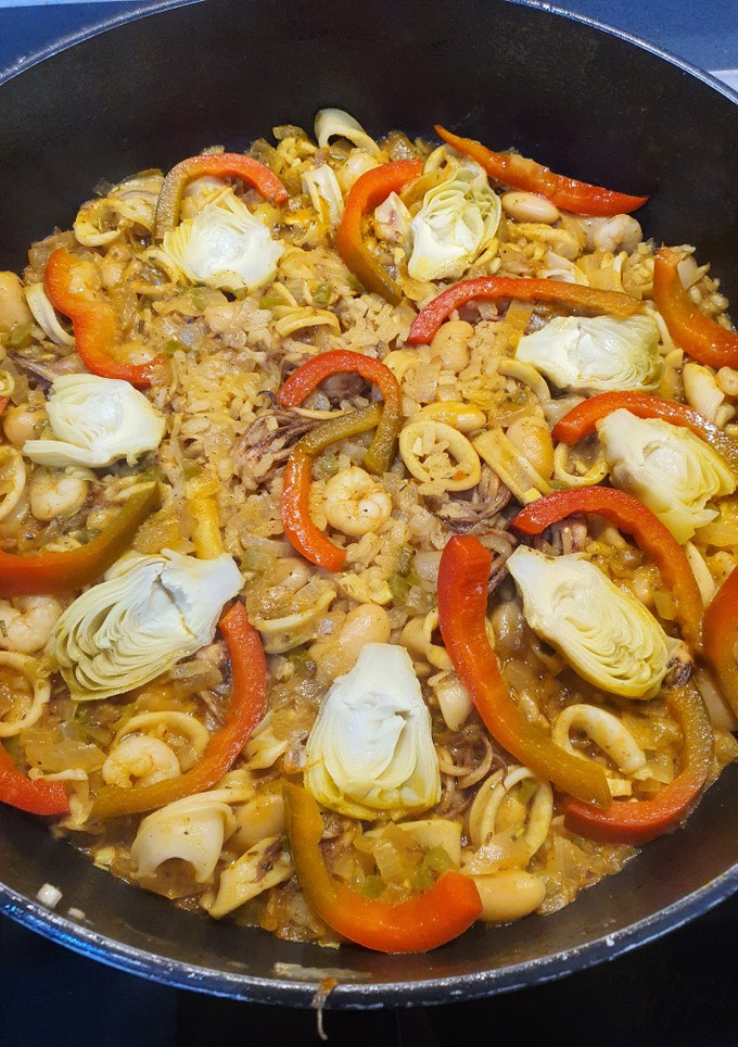Una foto de Arroz con calamar y gambas Celi