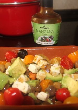 Foto principal de Ensalada de aguacate con queso fresco