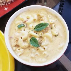 A picture of Mac and cheese.