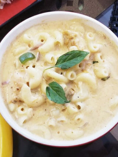 A picture of Mac and cheese.