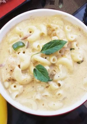 A picture of Mac and cheese.