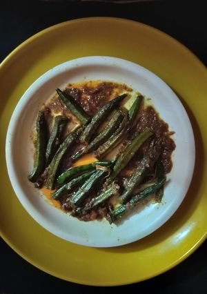 A picture of Bhindi curry.