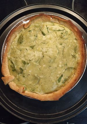 Una foto de Quiche de espinacas y crema de calabacín