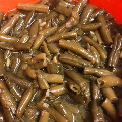 A picture of Southern smoky green beans.