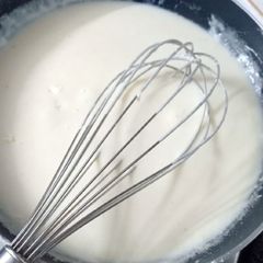 A picture of White sauce.