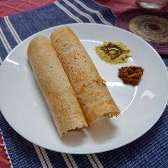 A picture of Kambu (pearl millet) dosa.