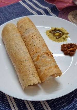 A picture of Kambu (pearl millet) dosa.