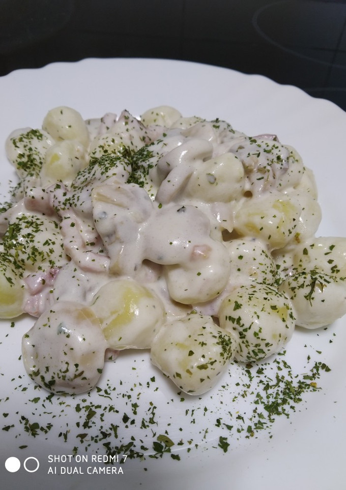 Una foto de Ñoquis Italianos con champiñón y bacon