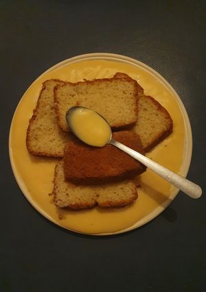 A picture of Easy Pound Cake.