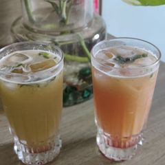 A picture of Pineapple lychee orange mojito.