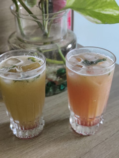 A picture of Pineapple lychee orange mojito.