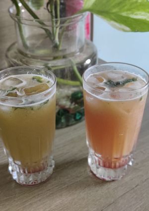 A picture of Pineapple lychee orange mojito.