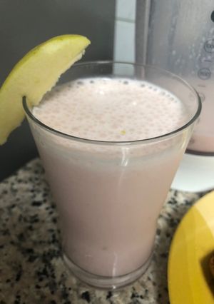 A picture of Banana half apple creamy drink.