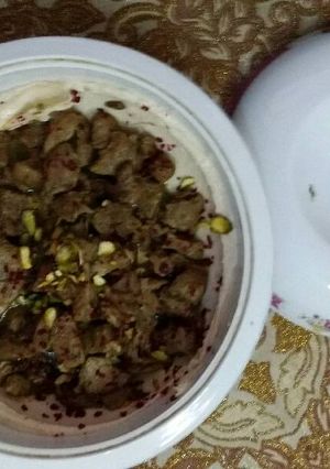 صورة لوصفة حمص بالطحينة بلحمة راس العصفور