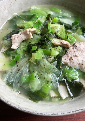 A picture of Iceberg Lettuce & Wakame Soup.