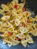 Farfalle con tonno,piselli e pomodorini 😋