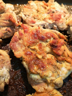Una foto de Filetes de pierna de pollo a la plancha