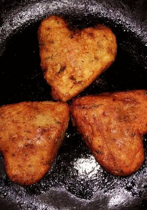 हार्ट शेप्ड आलू टिक्की रेसिपी मुख्य फोटो