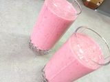 Клубничний банановий коктейль