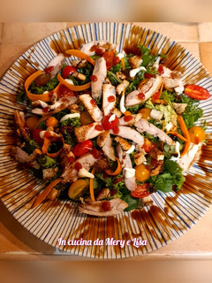 A picture of Mixed Salad with Roasted Chicken Thigh and Breast and Croutons.