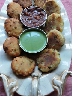 સાબુદાણા વડા (Sabudana Vada Recipe In Gujarati) રેસીપી મુખ્ય ફોટો