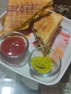 સેન્ડવિચ (Sandwich Recipe In Gujarati) રેસીપી મુખ્ય ફોટો