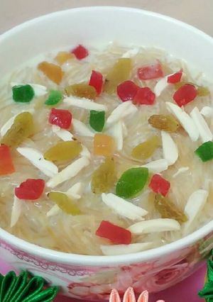 A picture of Seviyan kheer.
