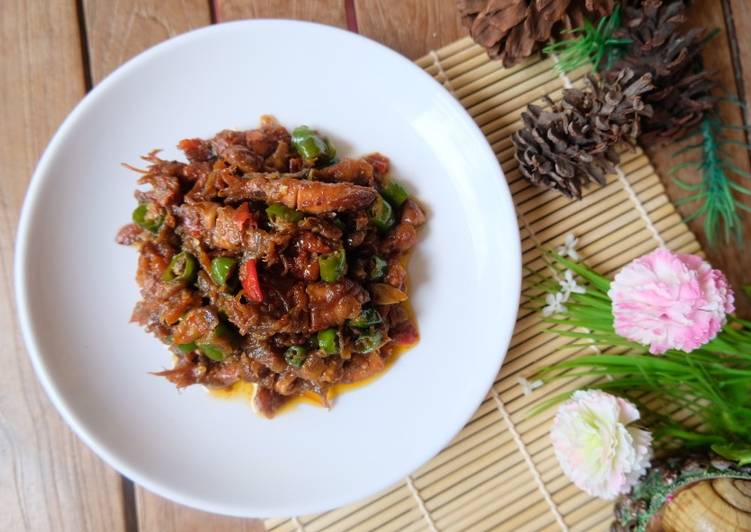 Bagaimana Menyiapkan Cumi Kering Sambal Cabe Hijau, Bisa Manjain Lidah