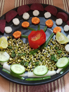 गार्डन सलाद (Garden salad recipe in Hindi) रेसिपी मुख्य फोटो