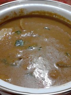 உருளைக்கிழங்கு சாப்ஸ் குழம்பு (Urulai kilangu chops kulambu Recipe in Tamil) செய்முறை முக்கிய புகைப்படம்